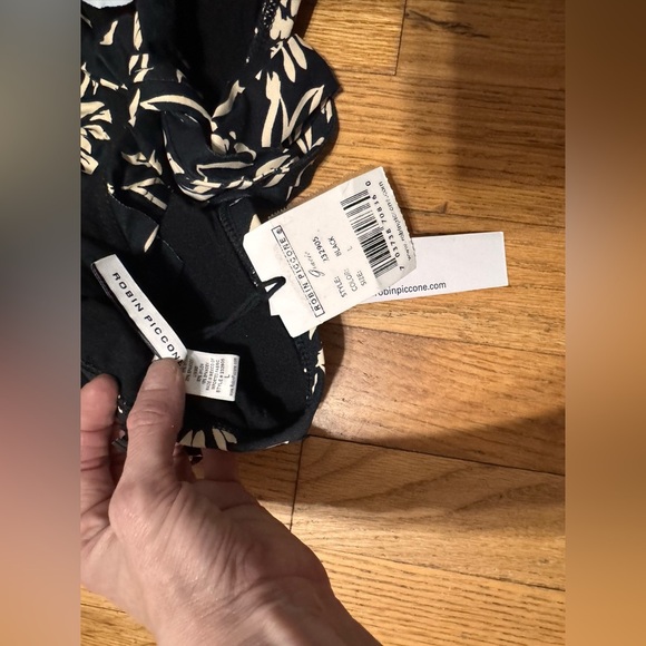 Robin Piccone GRACIE RUFFLE SCOOP TOP - Picture 4 of 5